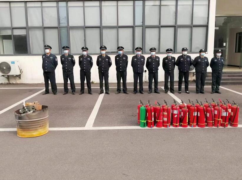 襄陽(yáng)獵鷹保安招聘公司給您介紹一下泡沫滅火器的種類(lèi)及工作原理！